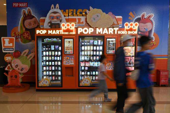 Pop Mart Labubu vending machine