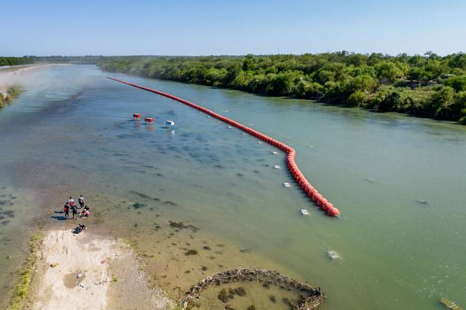 Buoys set up by Texas to deter migrants in the Rio Grande