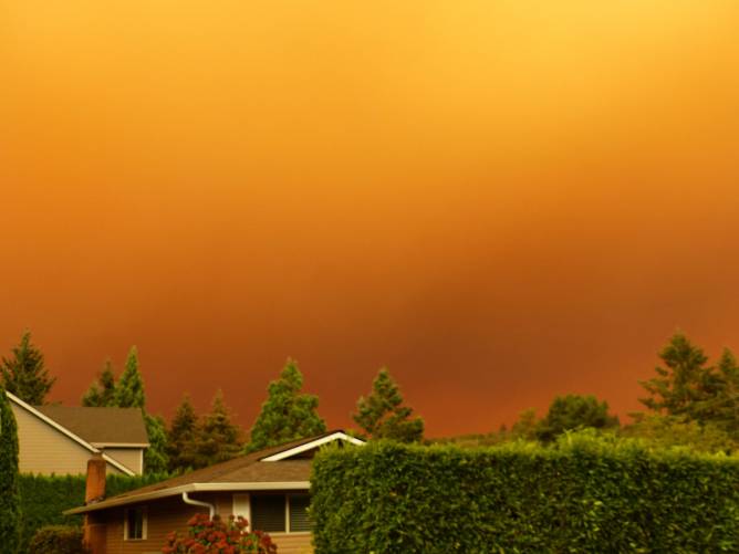 A smoky view of the suburbs in Oregon