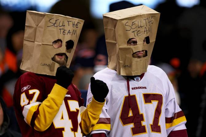 Fans urging Dan Snyder to sell the Commanders