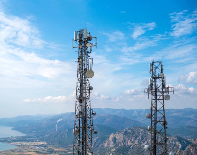 Image of 5G towers.