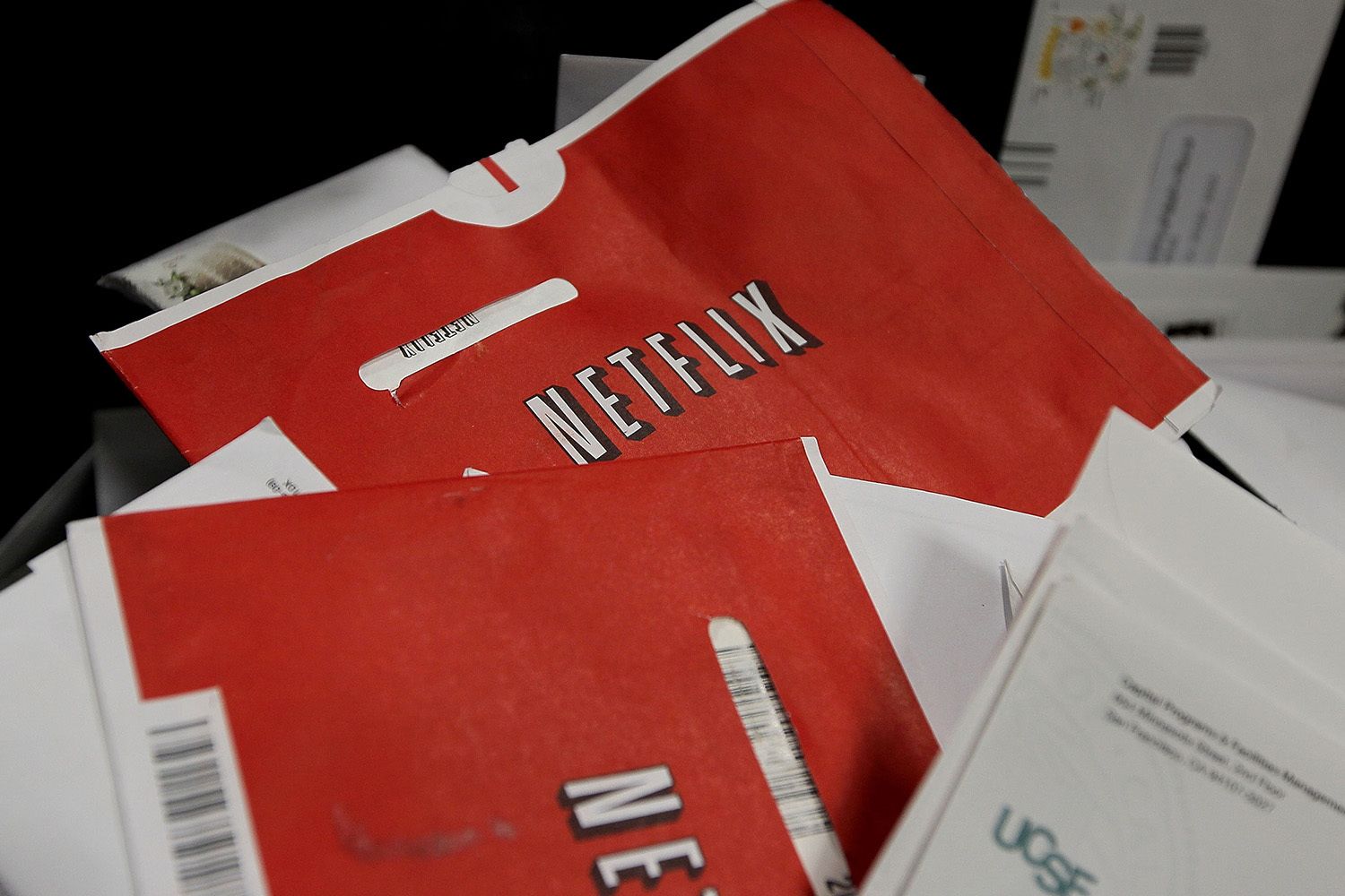 After 25 Years, Netflix Ends Its DVD Service