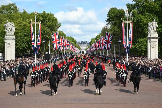 The Queen's funeral cortege makes its way along The Mall from Buckingham Palace