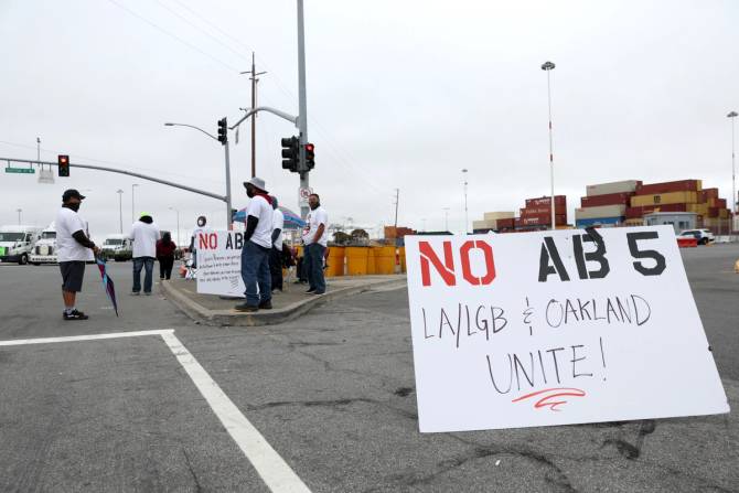 Truckers protest AB5 at Oakland Port.
