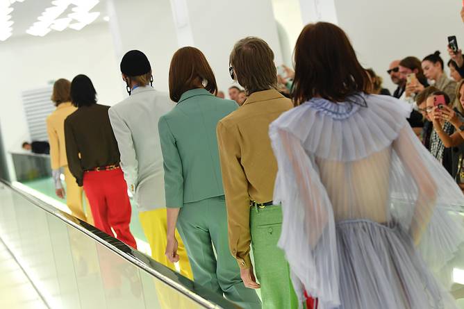 MILAN, ITALY - SEPTEMBER 22: Models walk the runway at the Gucci Spring/...