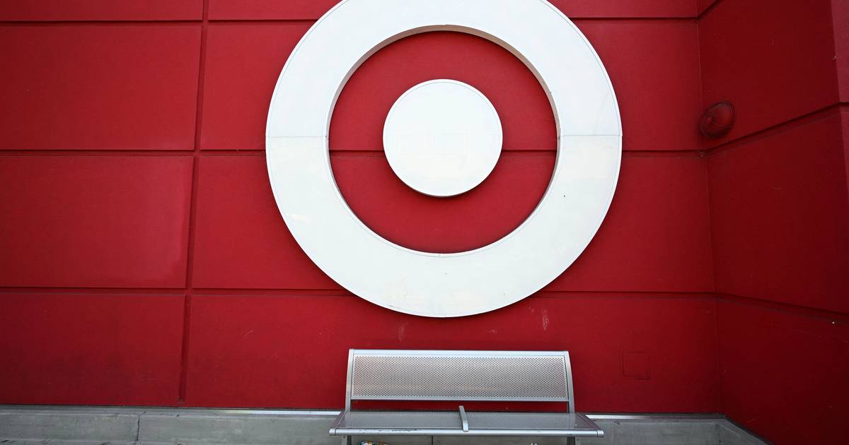 Target foot traffic down for fourth consecutive week