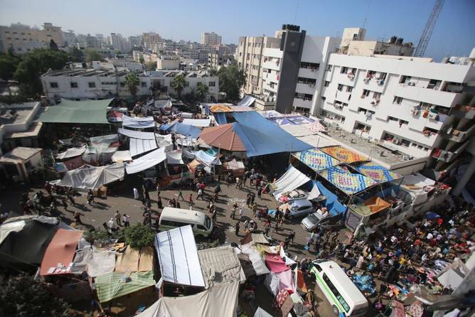 An aerial view shows the compound of Al-Shifa hospital in Gaza City