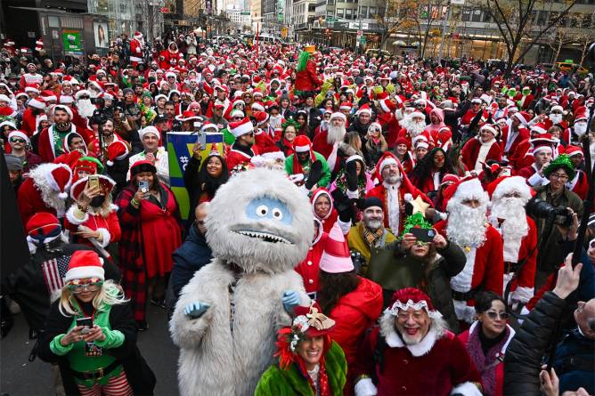 SantaCon in New York City in 2022