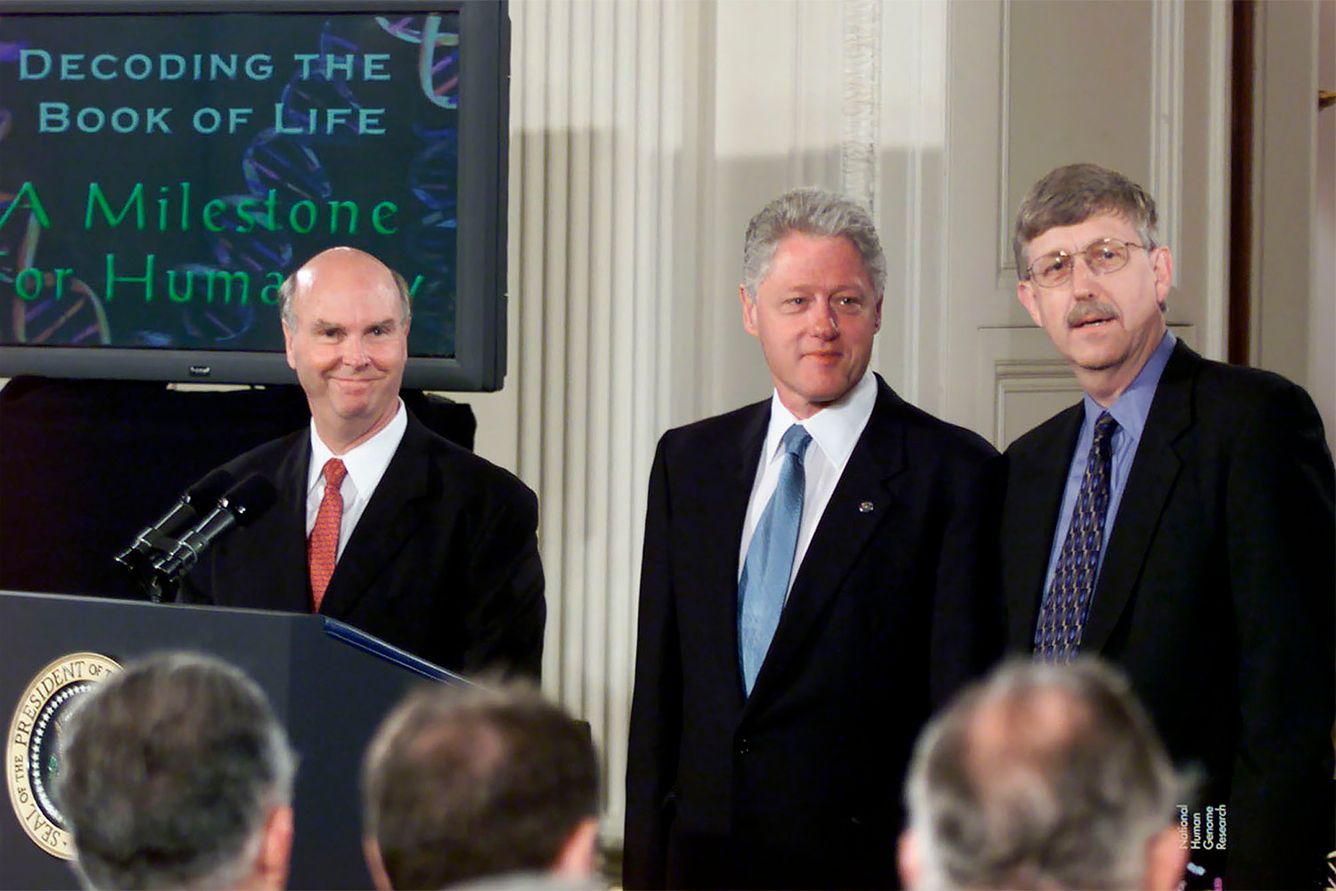 U.S. President Bill Clinton, J Craig Venter (L) and Dr. Francis Collins of the National Institute of Health look at the audience in the East Room of the White House, June 26, 2000.