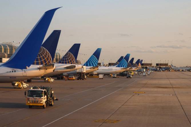 United Airlines planes on tarmac