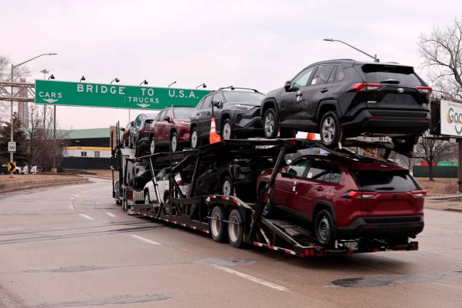 Image of cars on a truck nearing the US border for story about how tariffs would impact US automakers.