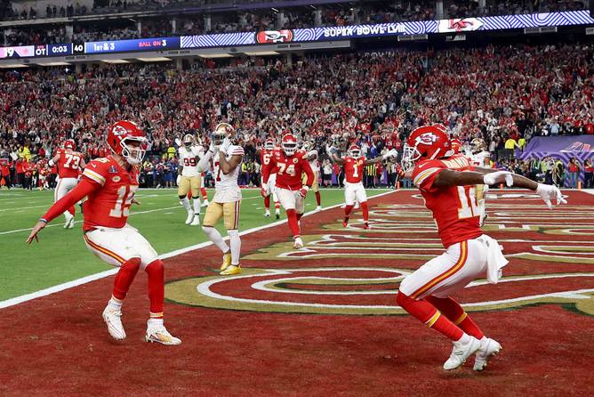 Chiefs celebrating Super Bowl victory