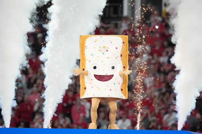 Photo of Pop-Tart mascot at the Pop-Tart Bowl