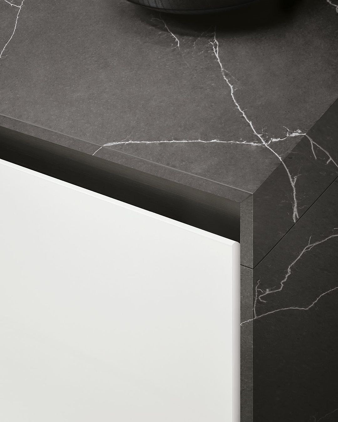 Mármol – Negro Marquina — placa entera