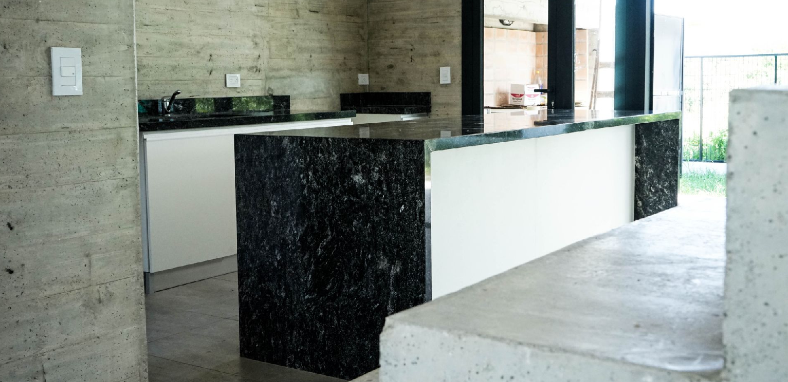 Granito – Negro Boreal — Mármol