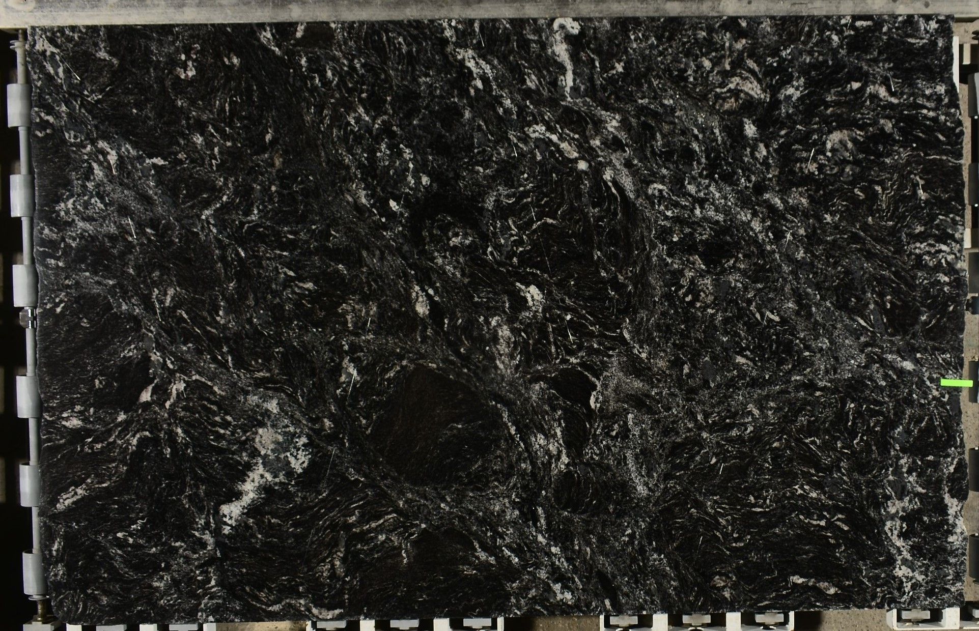 Granito – Negro Boreal — placa entera