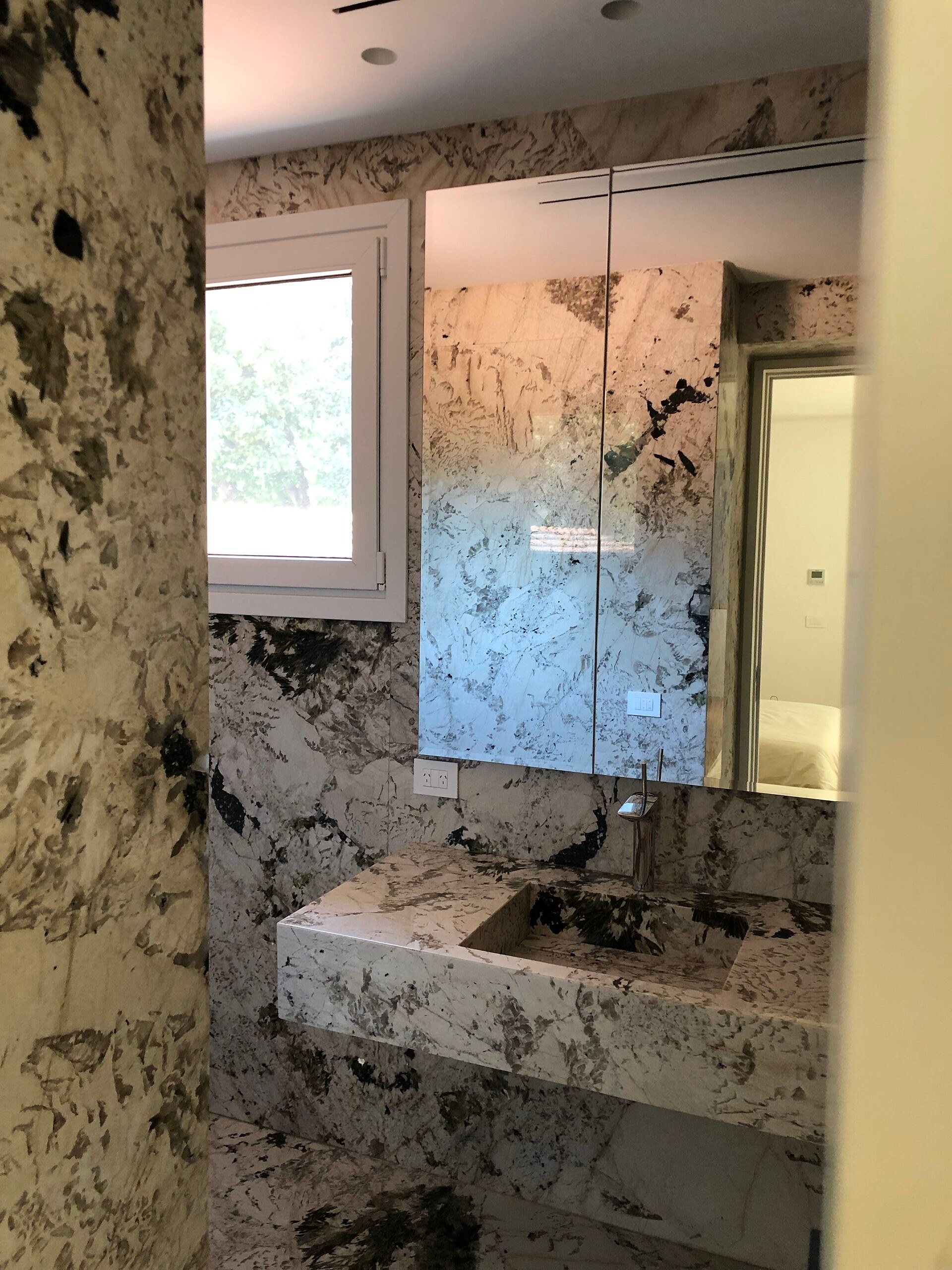 Granito – Alpinus — el material en un ambiente