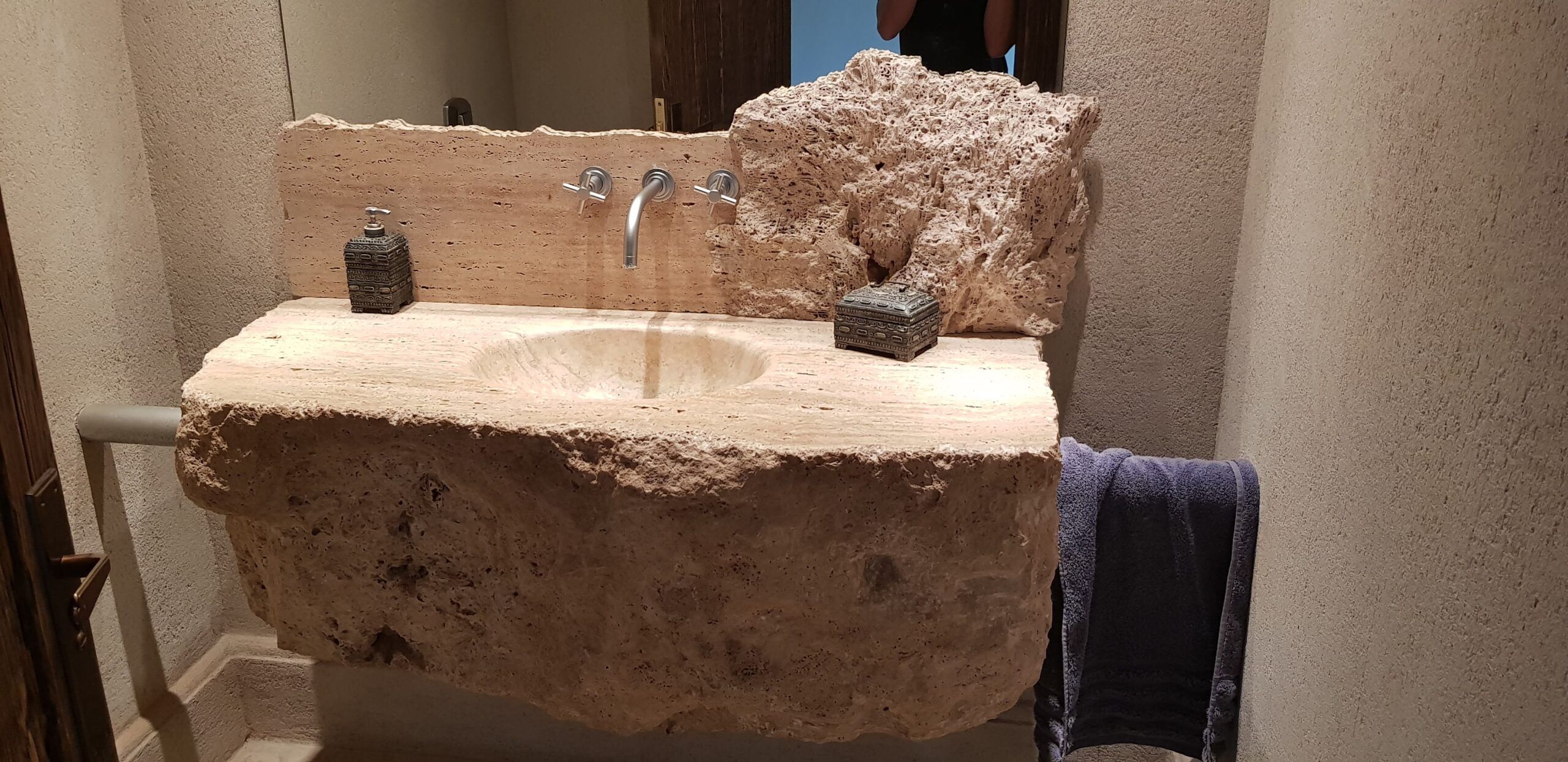 Baños 01 — Travertino