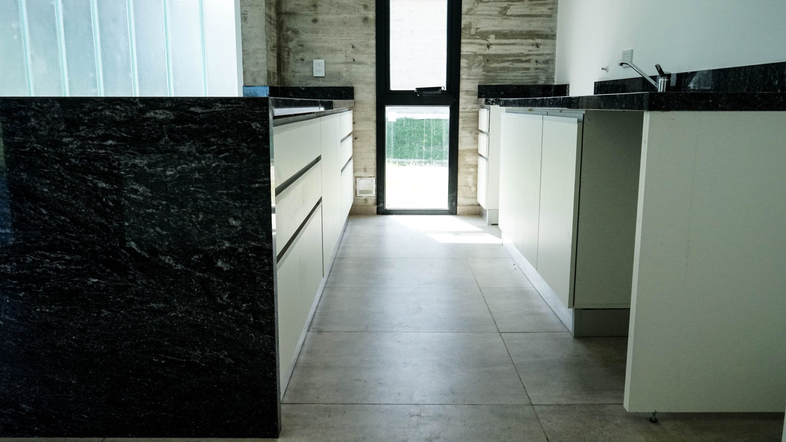Granito – Negro Boreal — el material en un ambiente