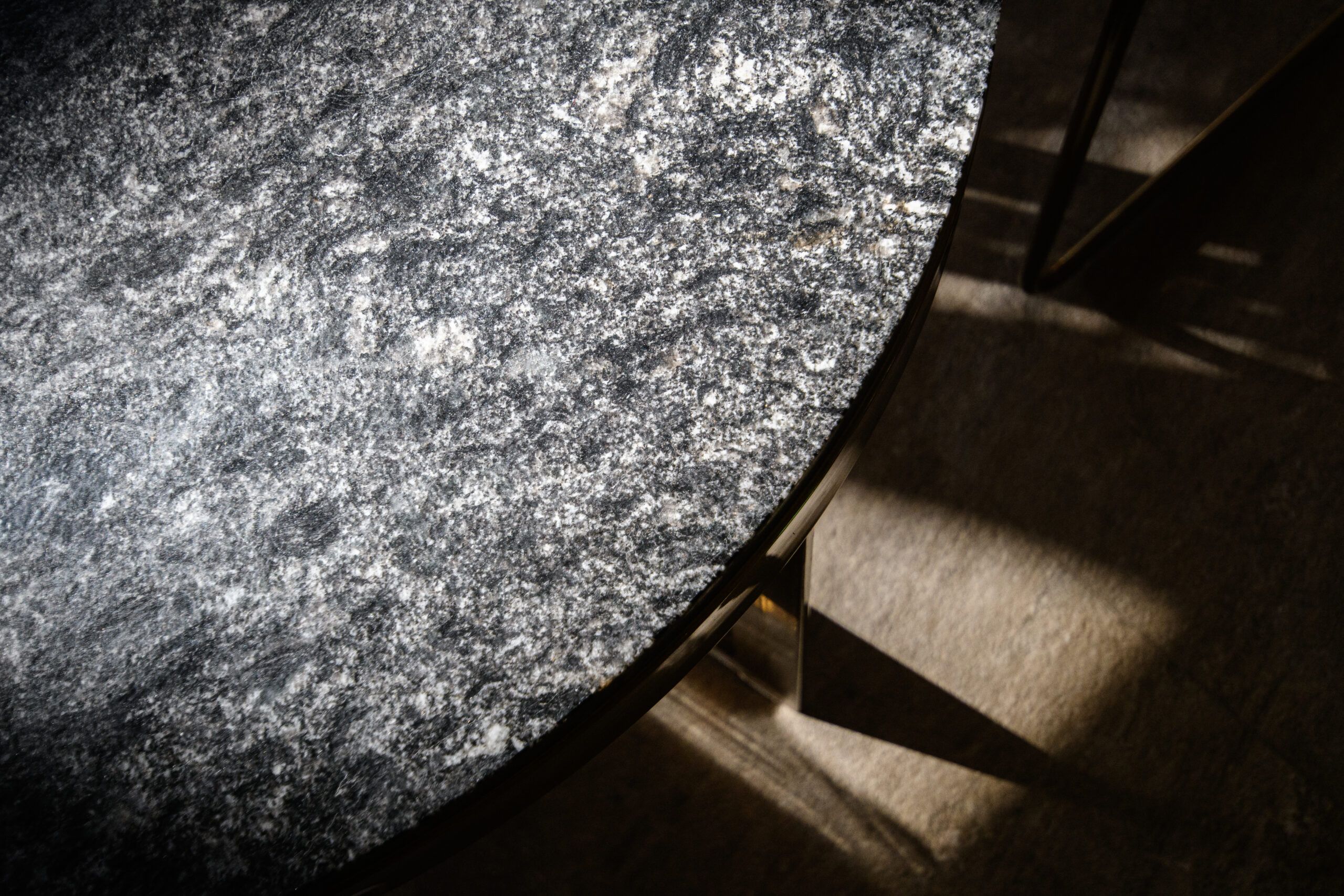 Granito – Negro Boreal — el material en un ambiente