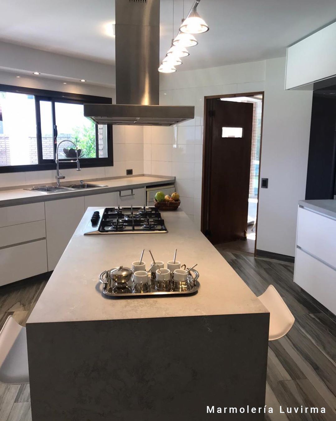 Purastone – Concrete — el material en un ambiente
