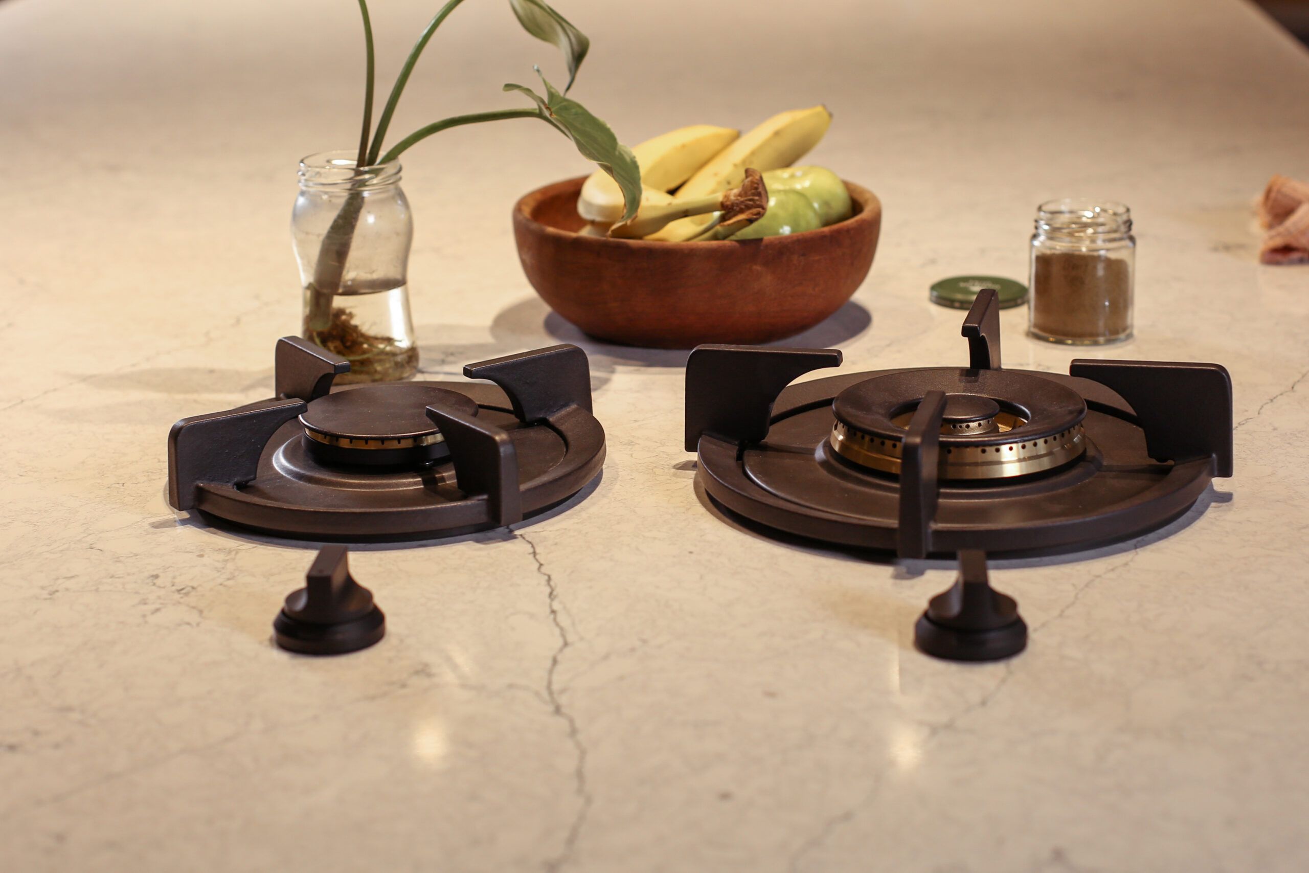 Purastone – Bianco Silver — el material en un ambiente