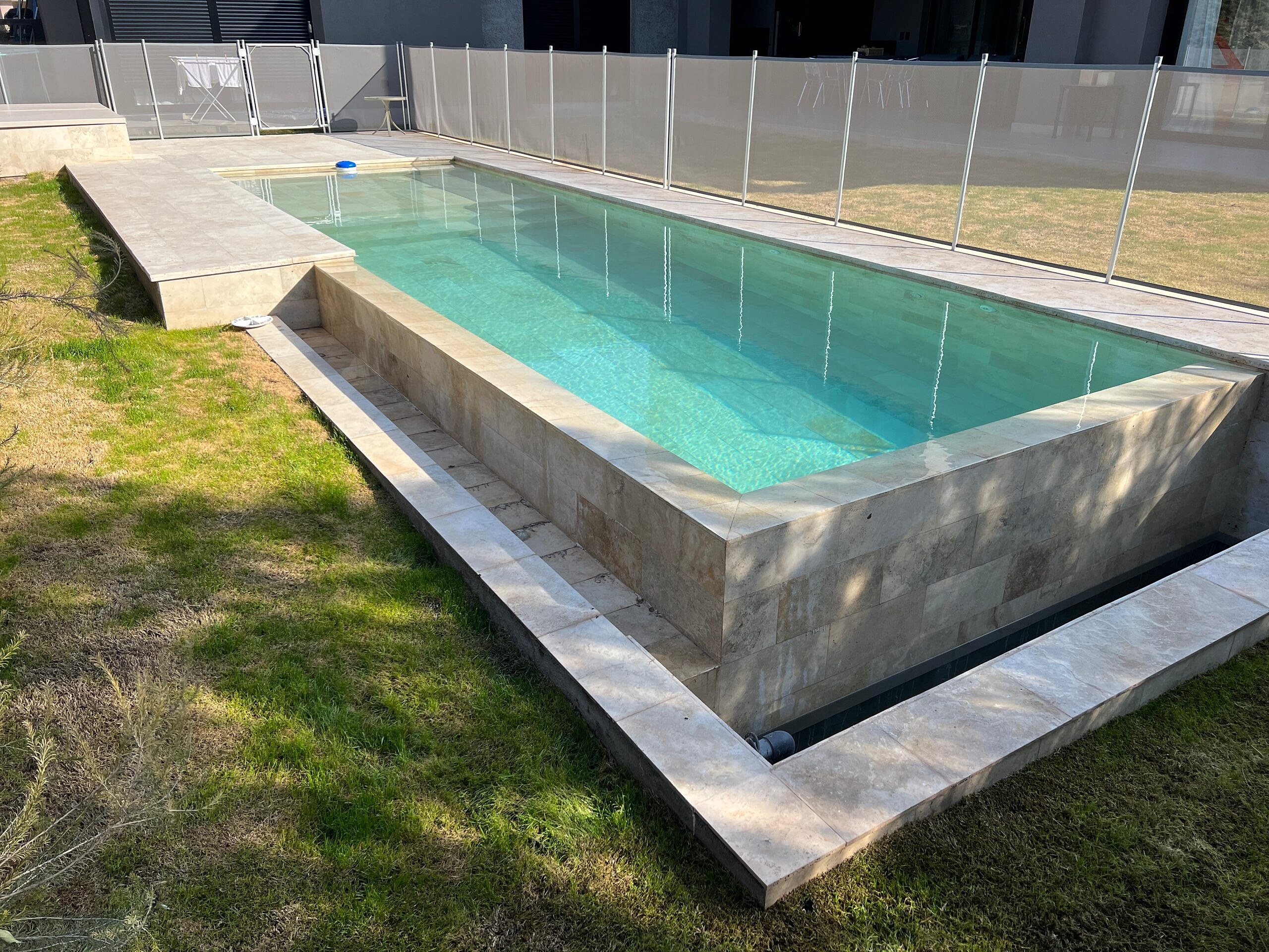 Piletas 01 — Travertino
