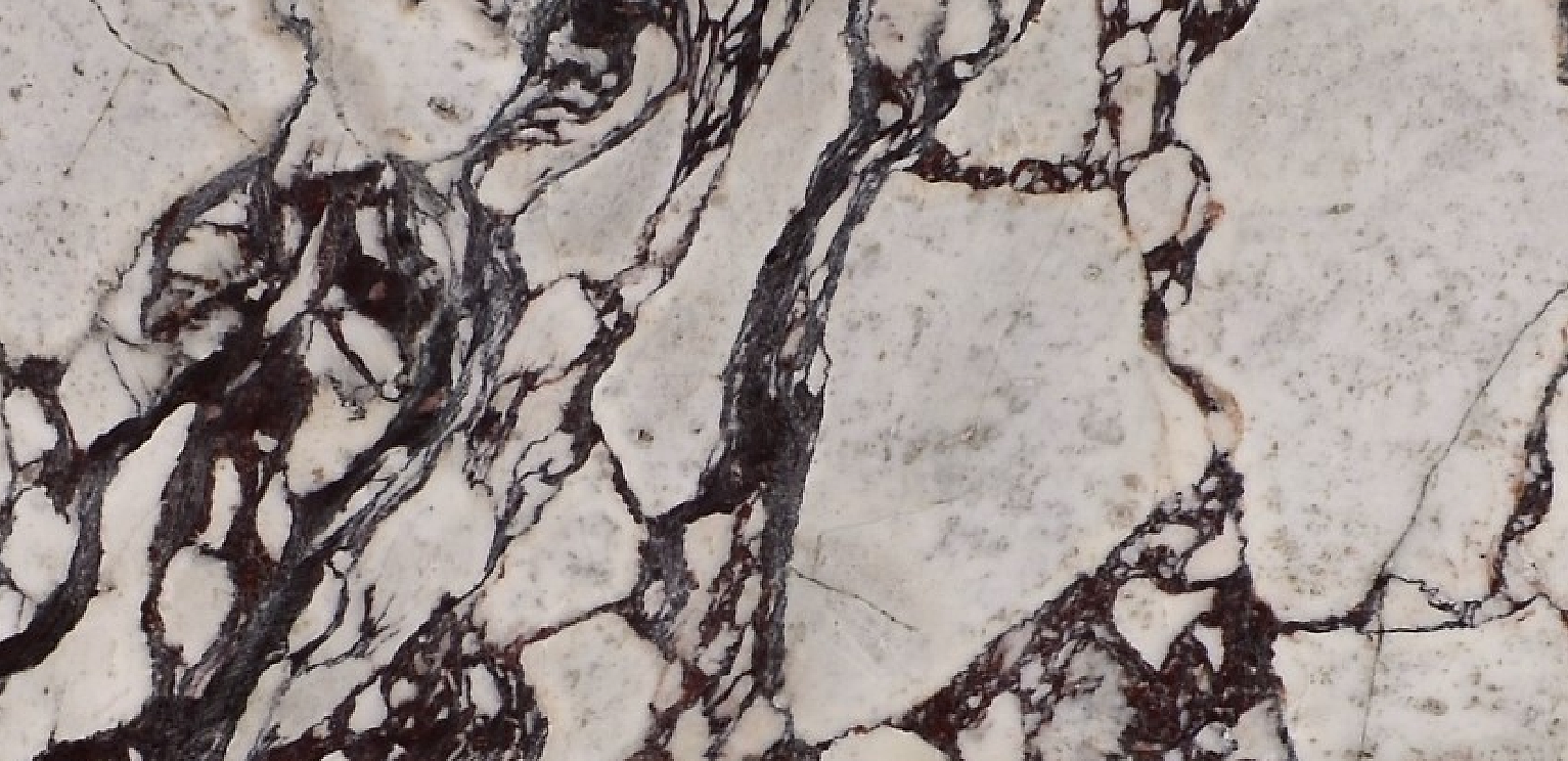 Placa de mármol Calacatta Viola, con veta violácea