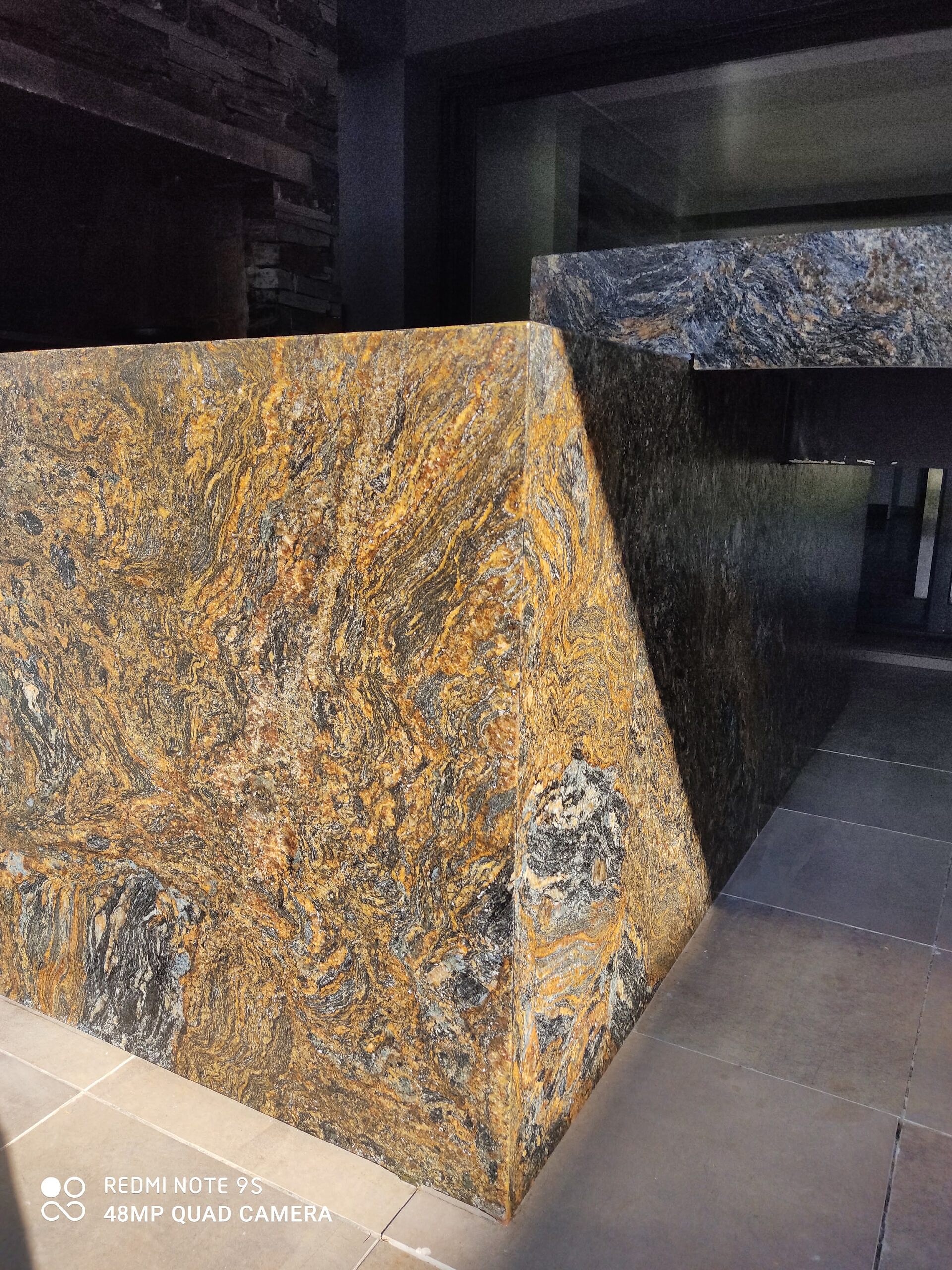 Granito – Black Cosmic — el material en un ambiente