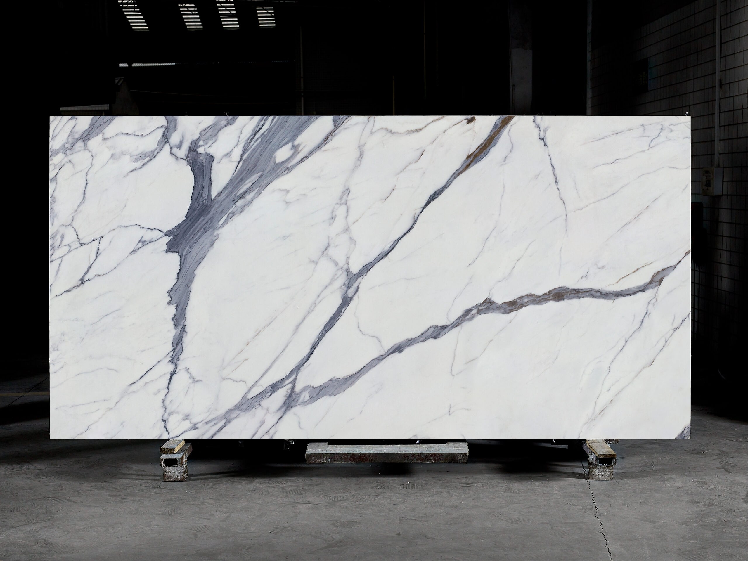 Purastone prima – Calacatta Borghini — el material en un ambiente