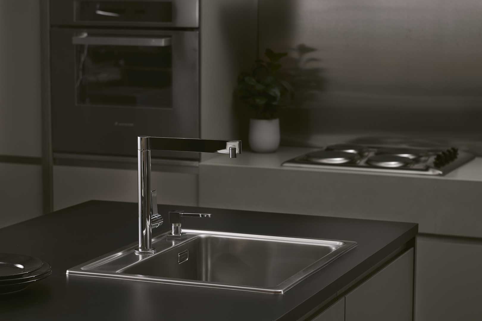 Modelo Quadra Q37 — Johnson Acero