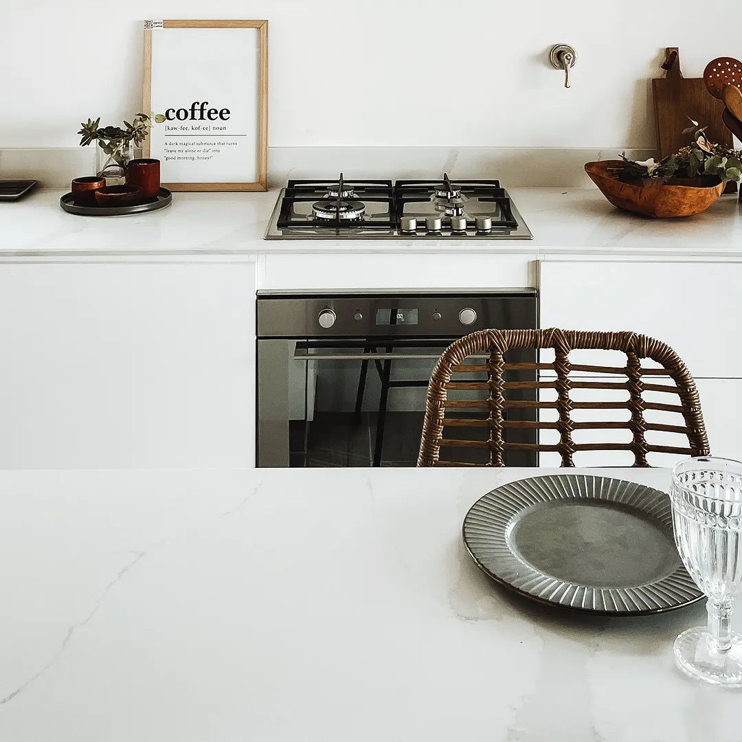 Purastone – Calacatta Gold — el material en un ambiente