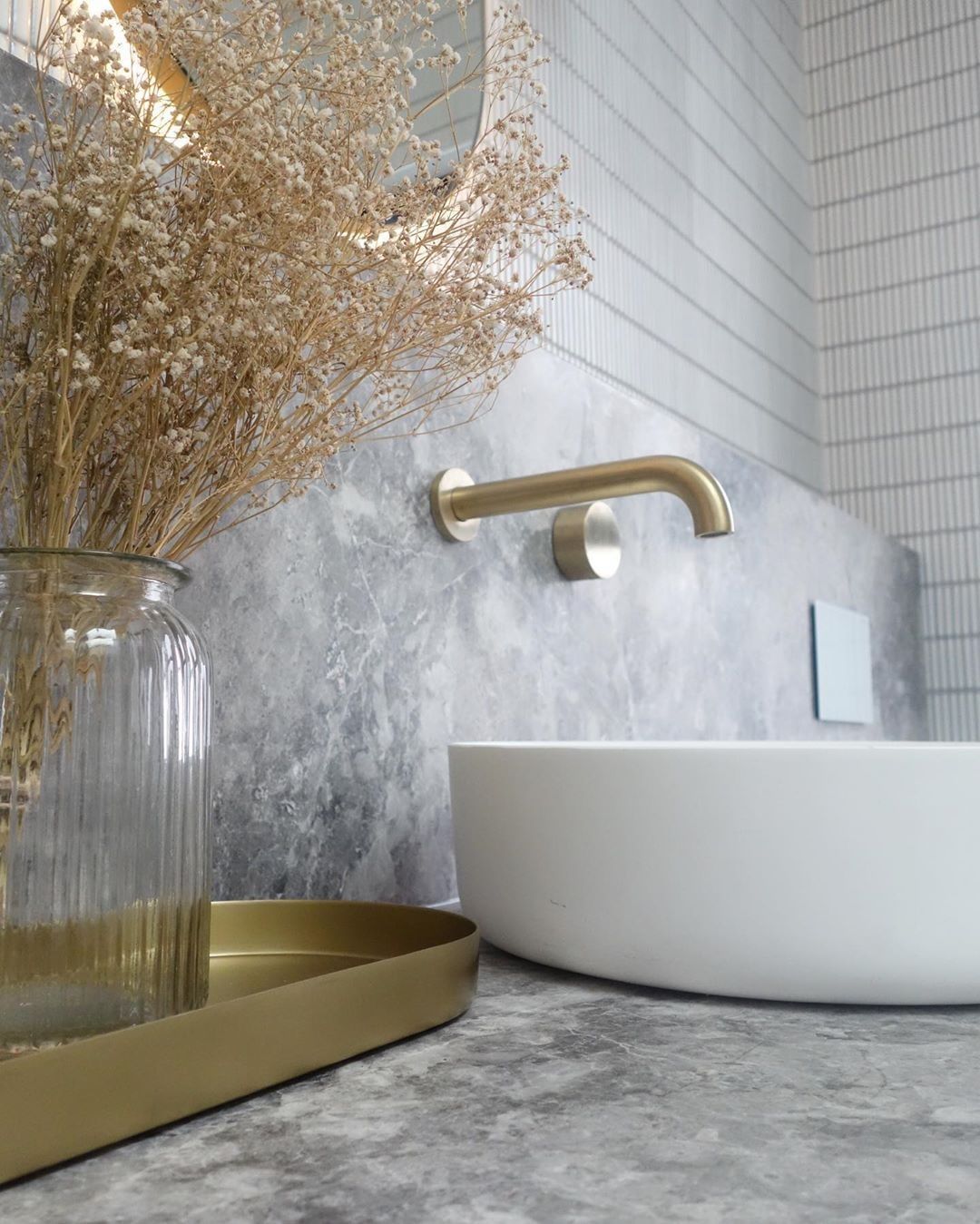 Cuarcita – Silver White — el material en un ambiente