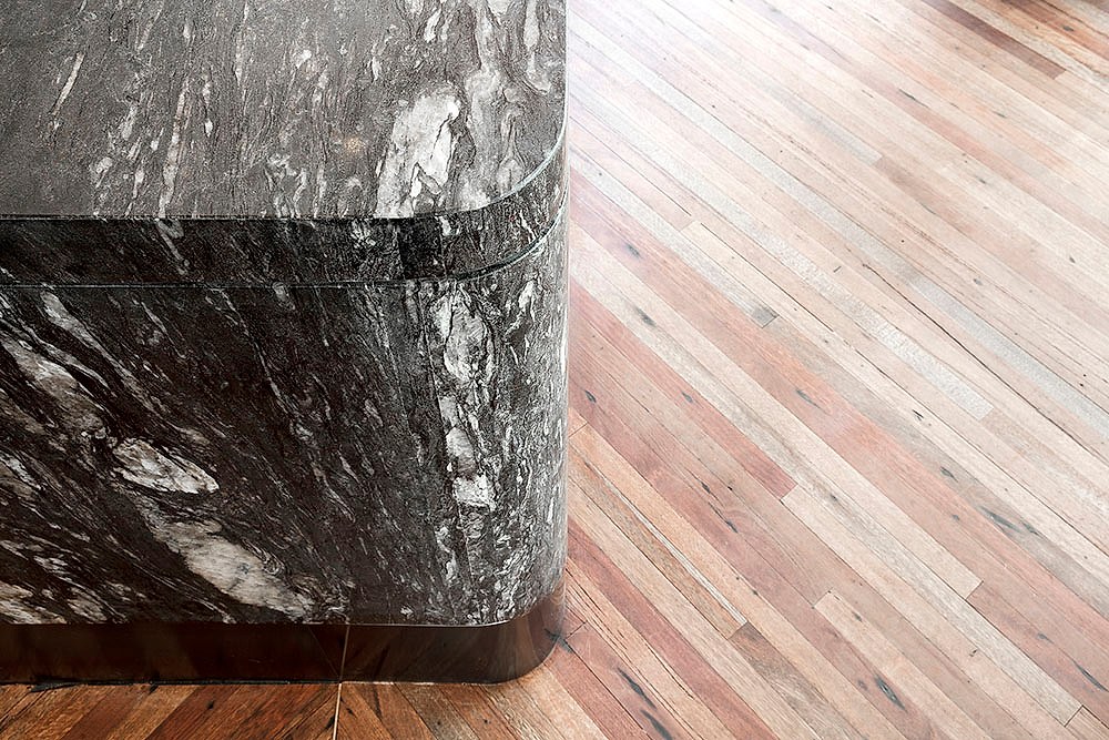 Granito – Black Cosmic — el material en un ambiente