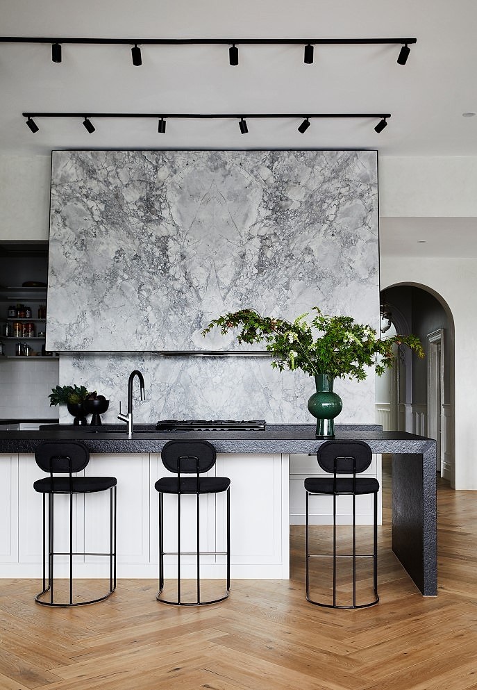 Cuarcita – Silver White — el material en un ambiente