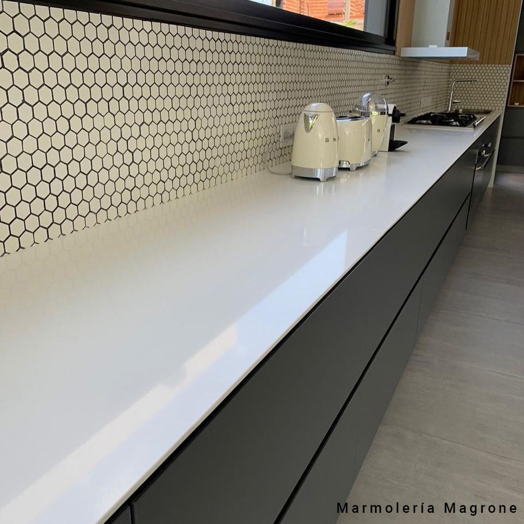 Purastone – Blanco Icon — el material en un ambiente