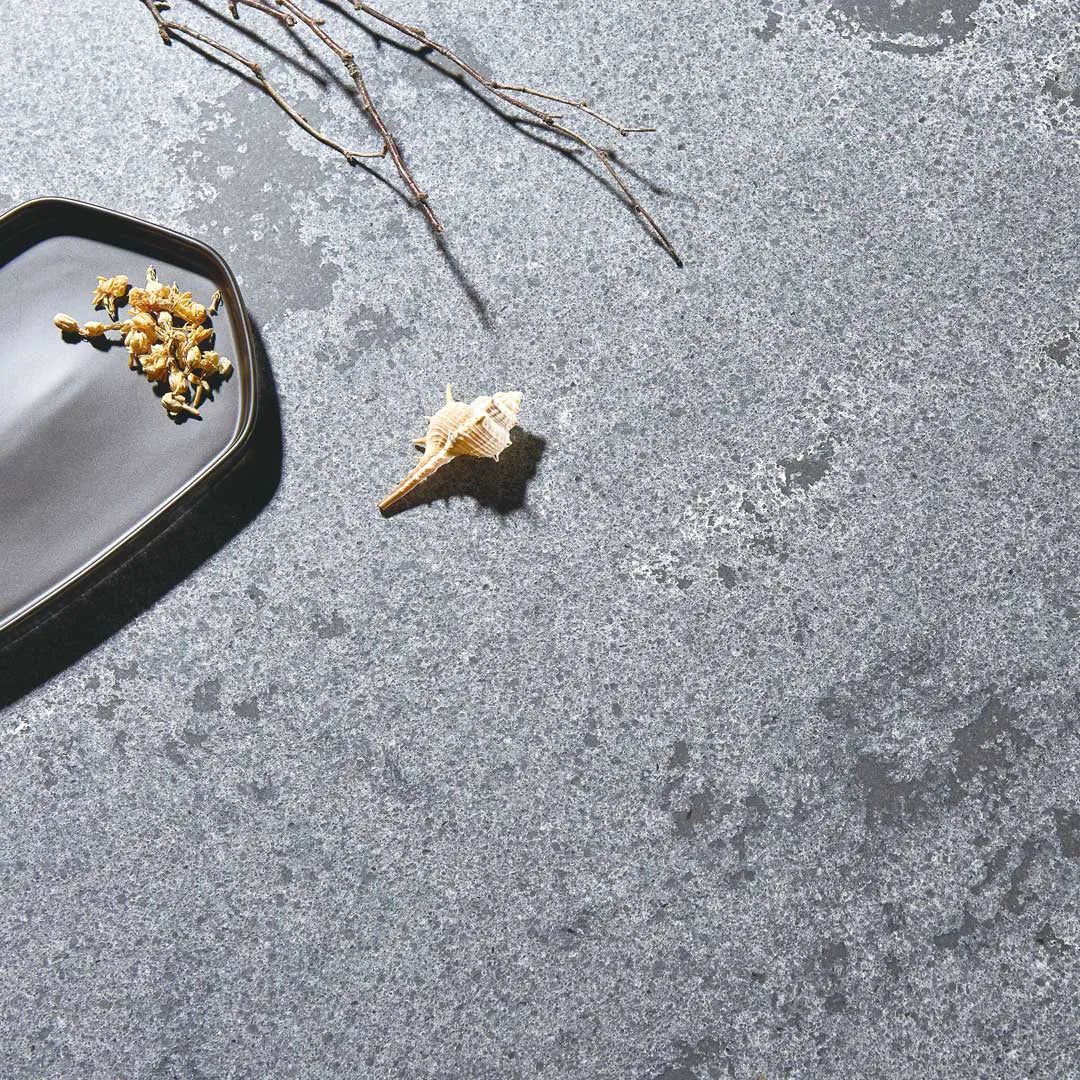 Purastone – Concrete Dark — el material en un ambiente