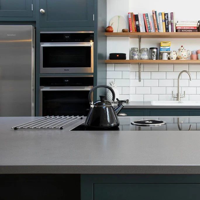 Purastone – Gris Zen — el material en un ambiente