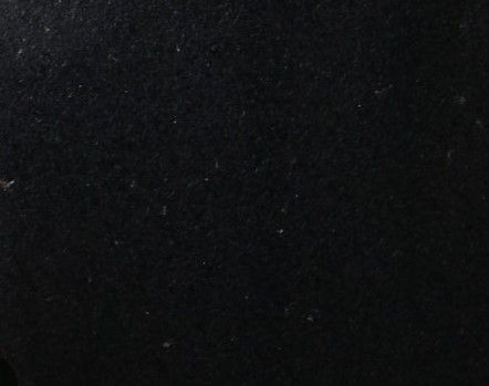 Granito – Negro Brasil — el material en un ambiente
