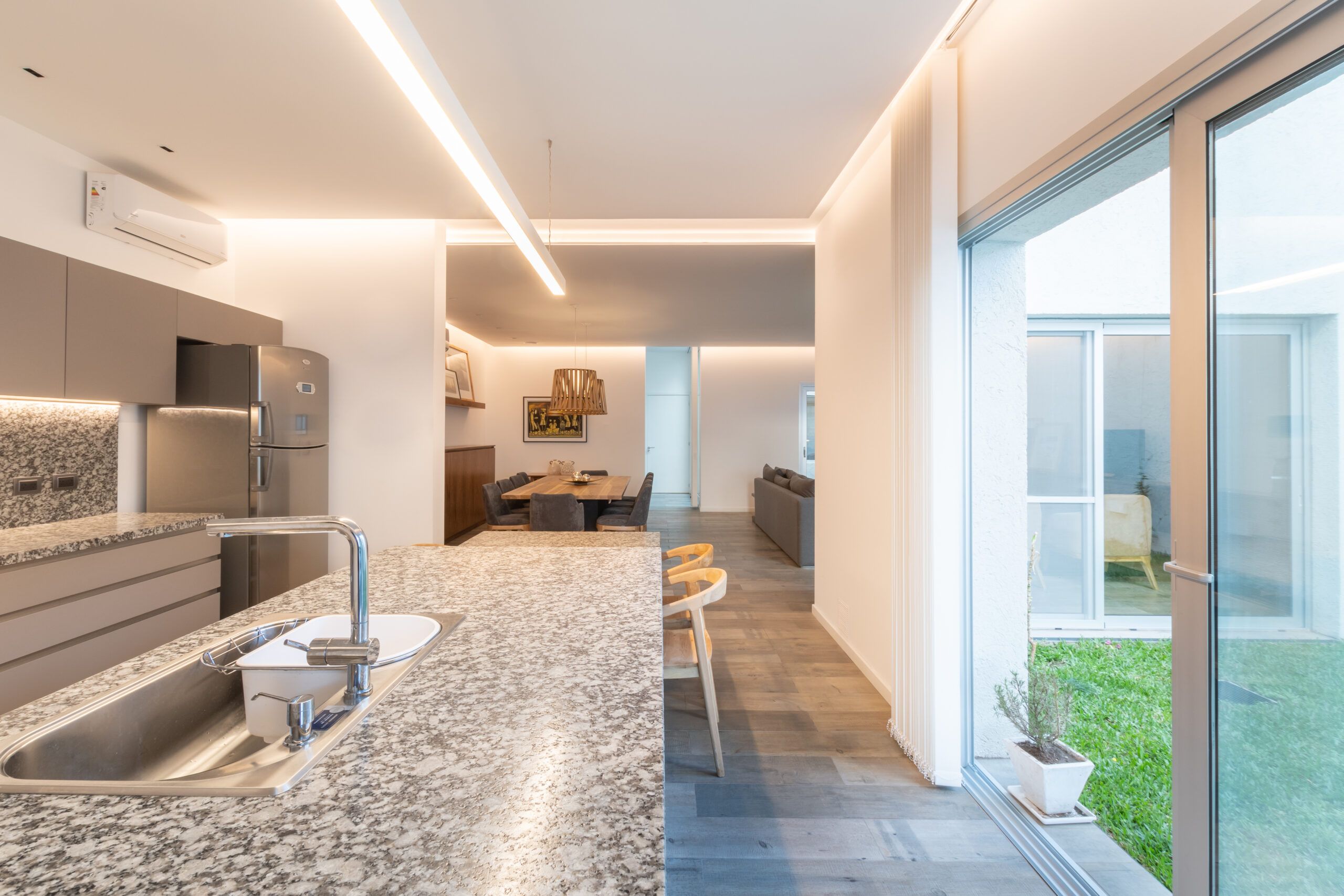 Granito – Gris Perla 20 — el material en un ambiente