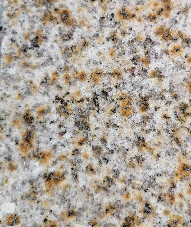 Granito – Amarillo Oro — detalle de la veta