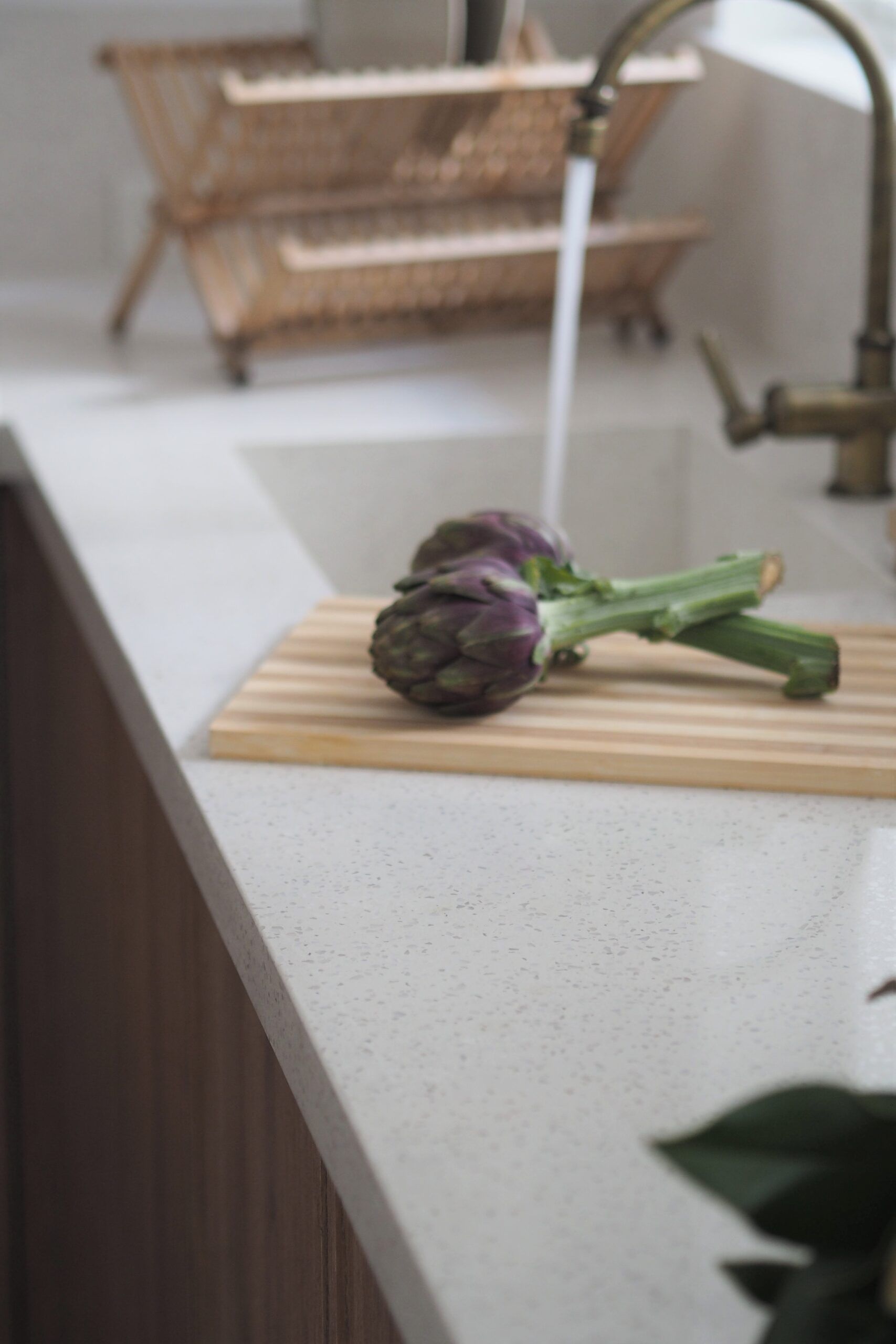 Purastone – Terrazzo White — el material en un ambiente