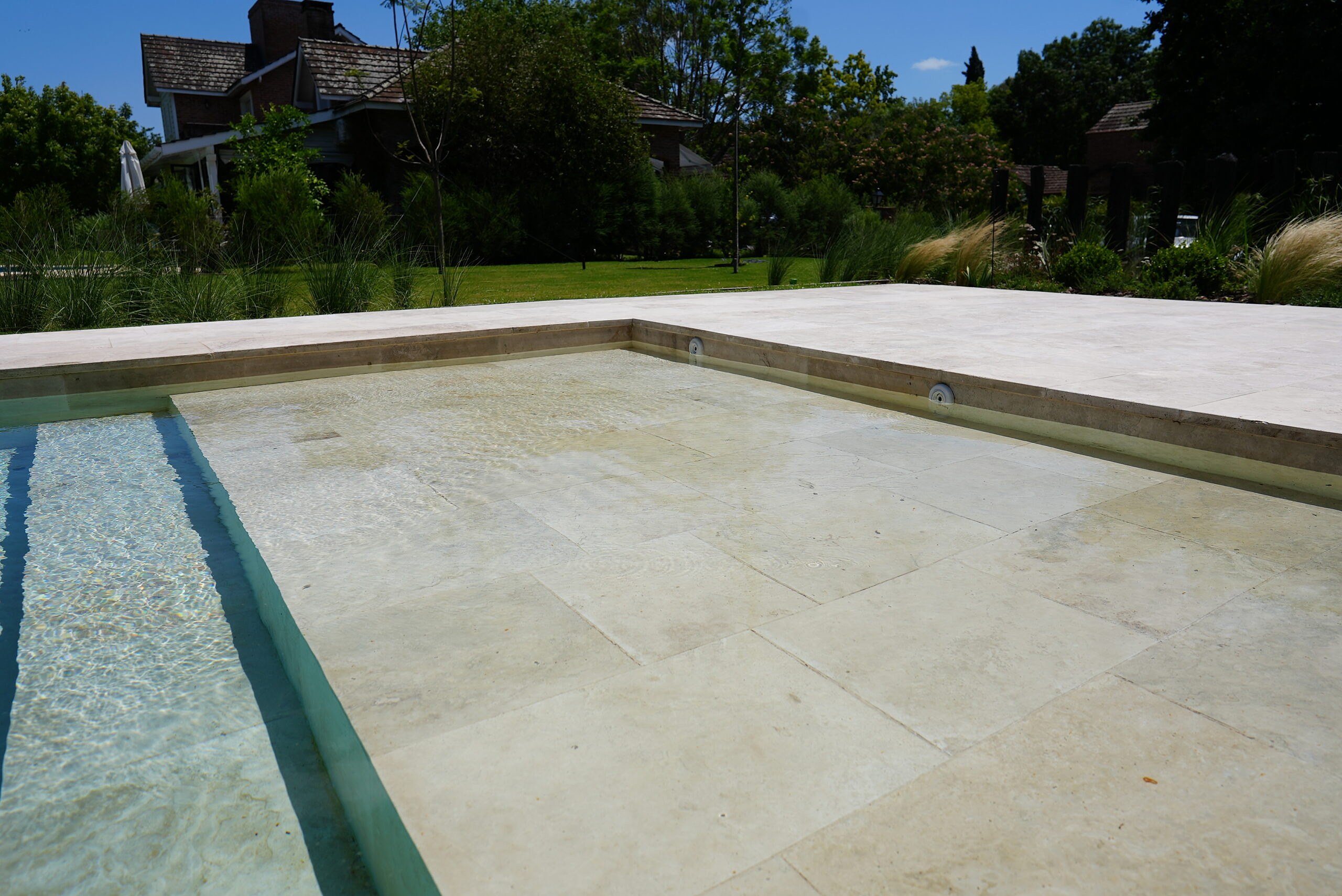 Piletas 05 — Travertino