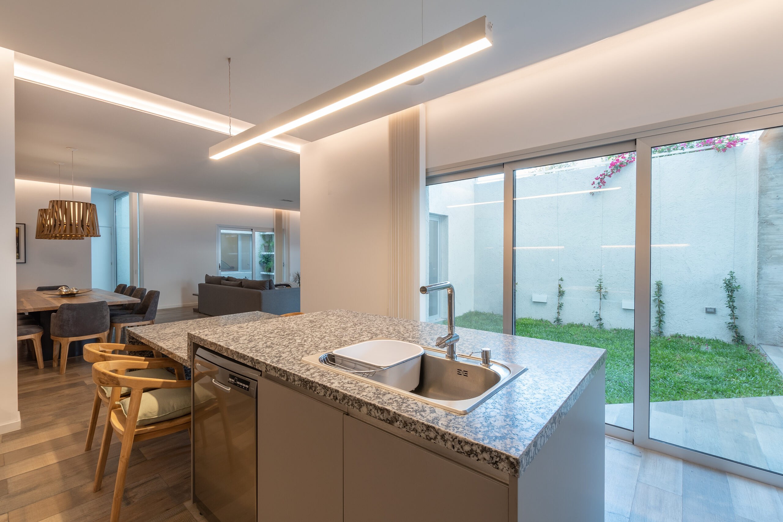 Granito – Gris Perla 20 — el material en un ambiente