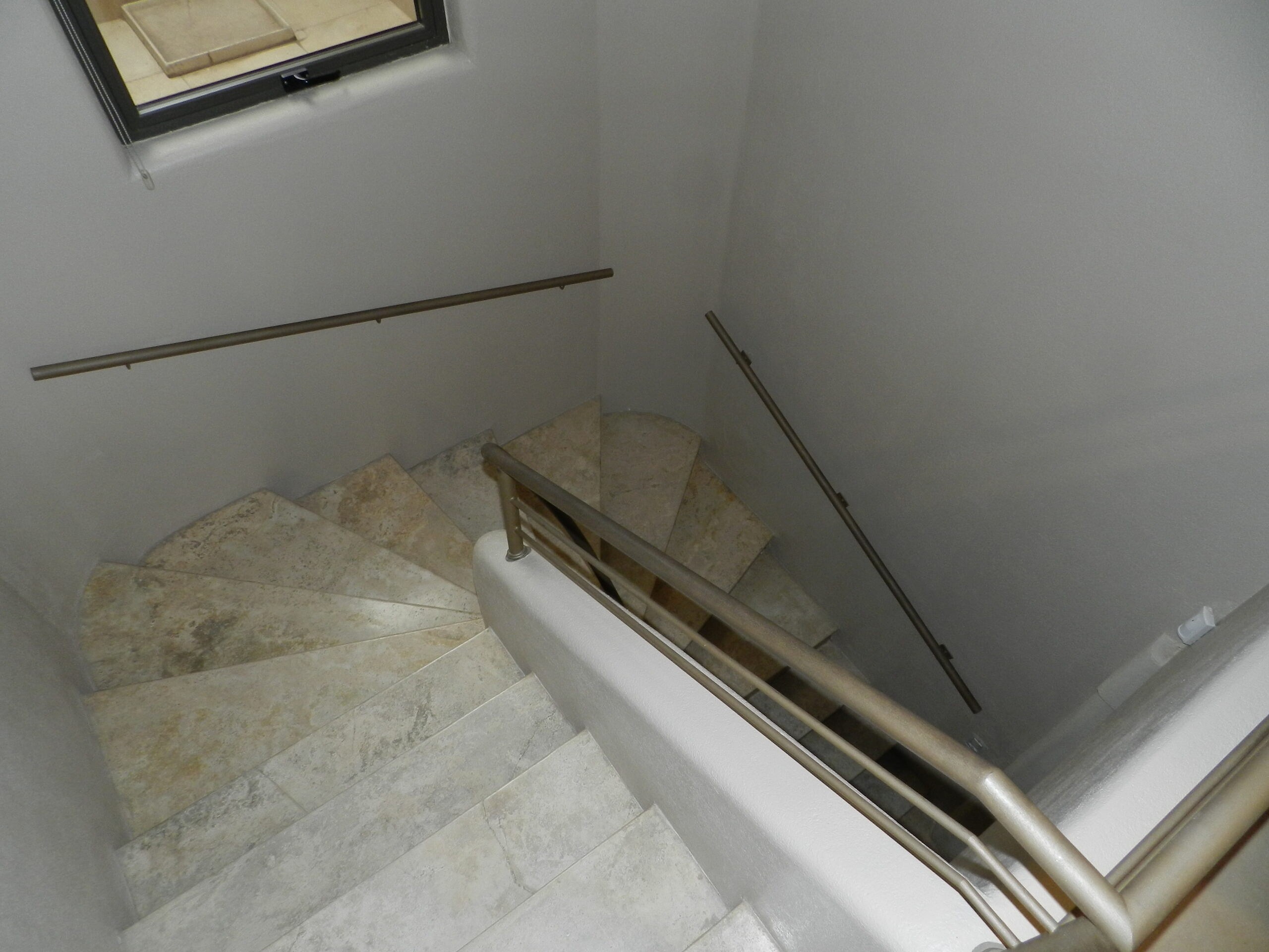 Escaleras 10 — Travertino