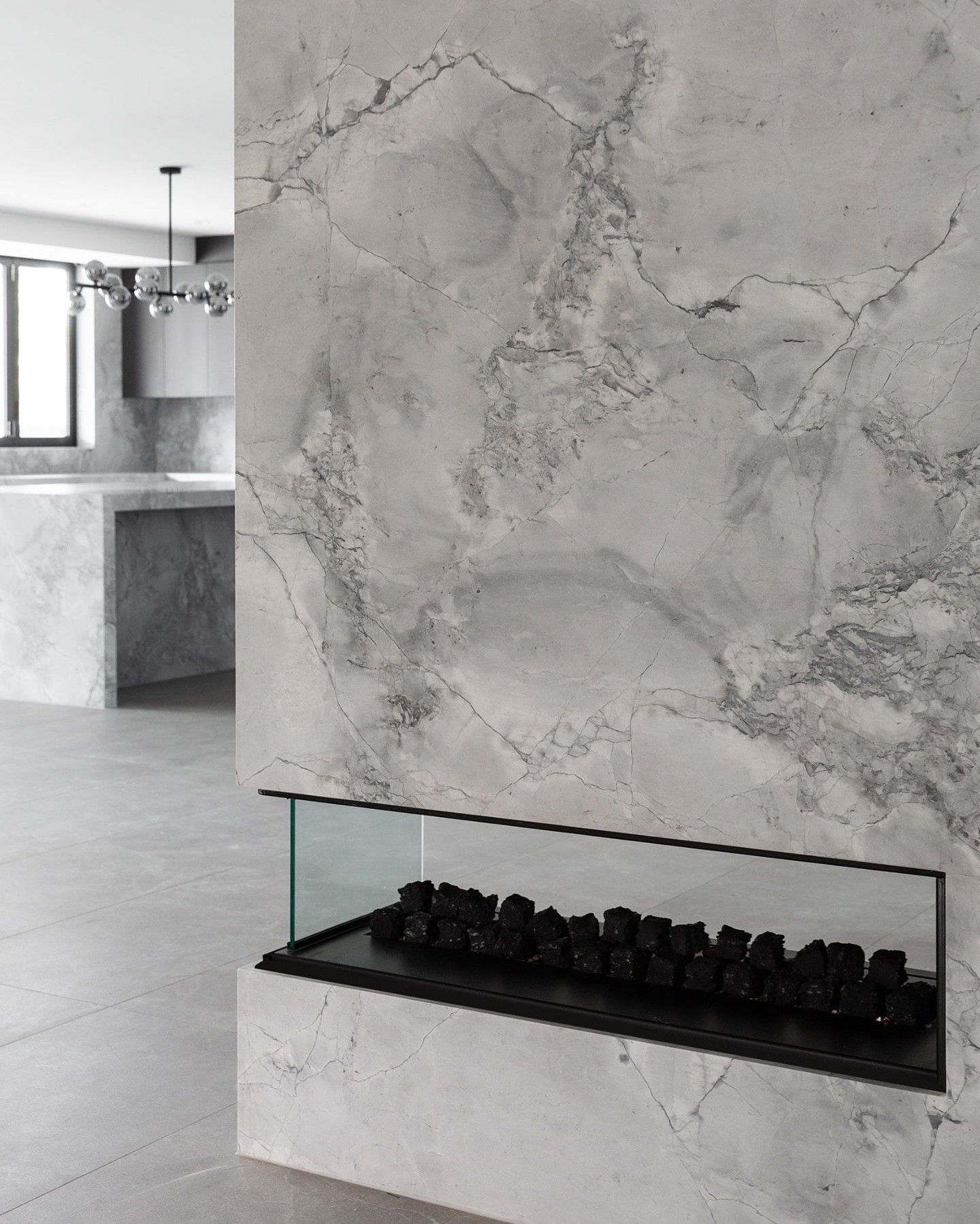 Cuarcita – Silver White — el material en un ambiente