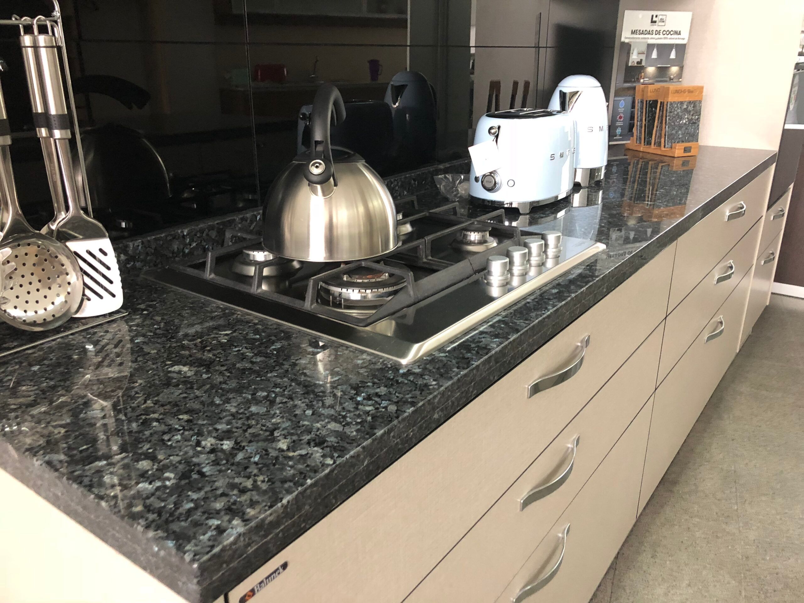 Granito – Lundhs Blue — el material en un ambiente
