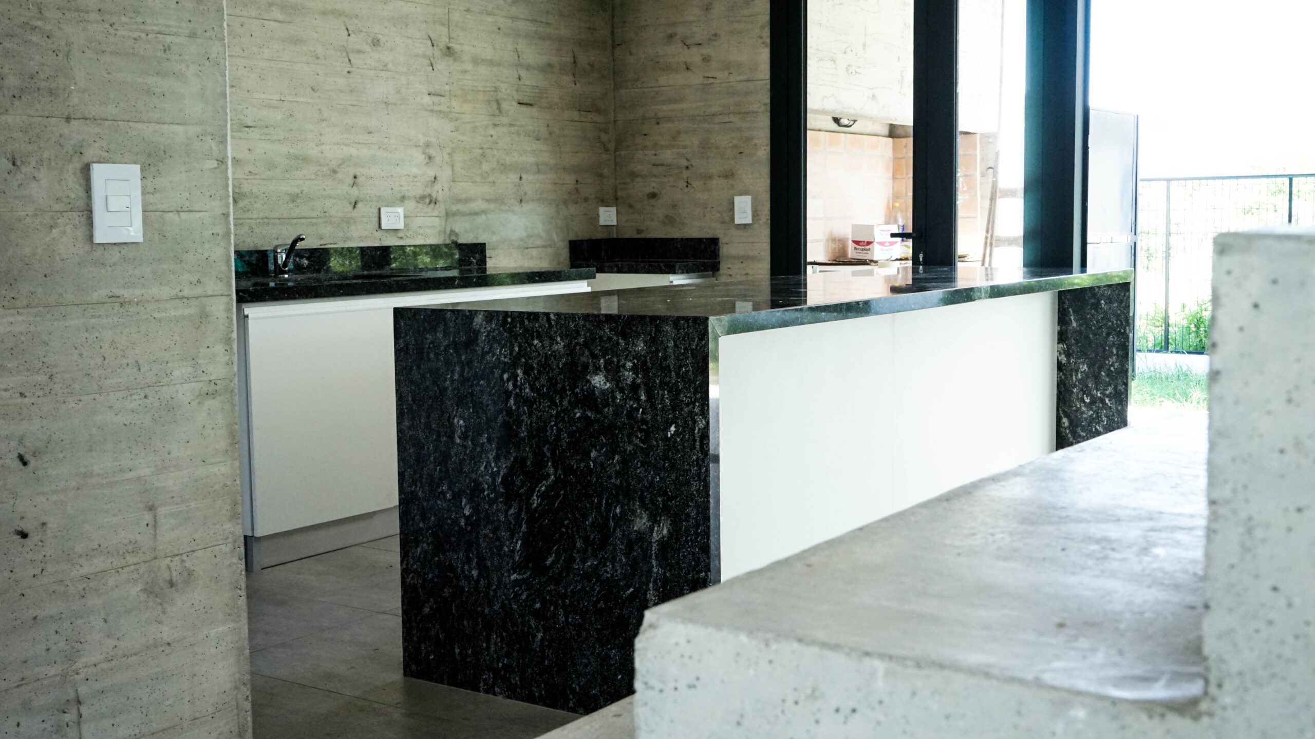 Granito – Negro Boreal — el material en un ambiente