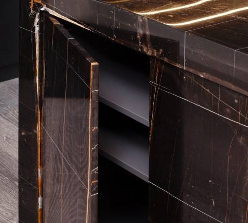 Mármol – Sahara Noir — el material en un ambiente
