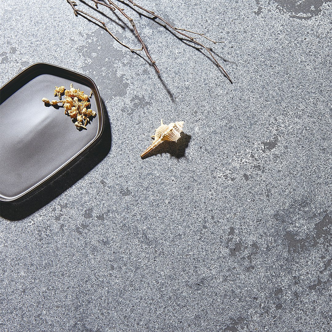 Purastone – Concrete Dark — el material en un ambiente